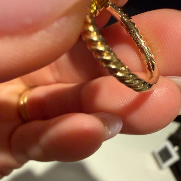 David Yurman PETITE CHATELAINE® PAVÉ BEZEL RING - Picture 7 of 7